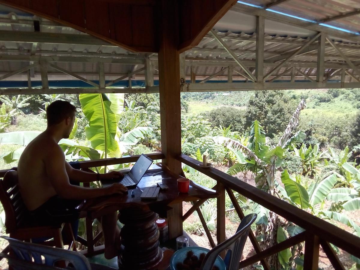 Mr Pov Home Stay Banlung Екстериор снимка